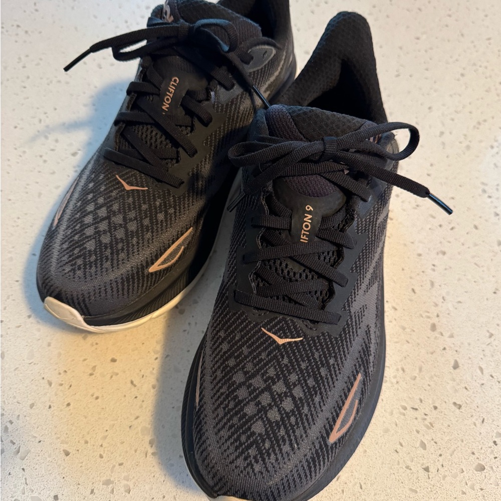 Hoka Clifton 9 in Black and Gray - Picture 2 of 3